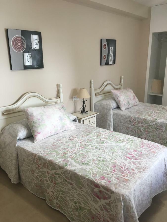 Apartamentos Hela Arjona エクステリア 写真