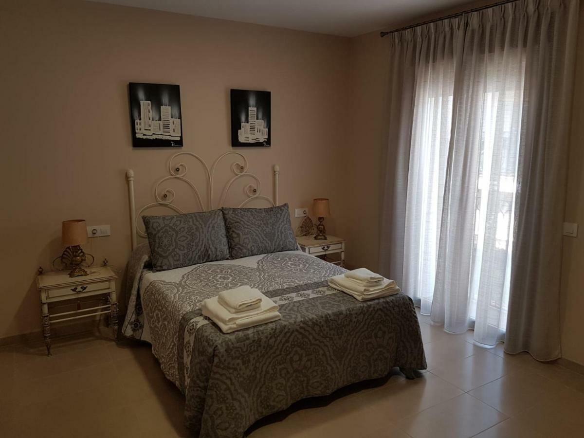Apartamentos Hela Arjona エクステリア 写真
