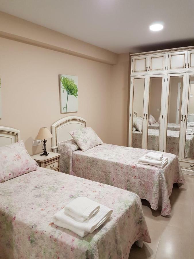 Apartamentos Hela Arjona エクステリア 写真