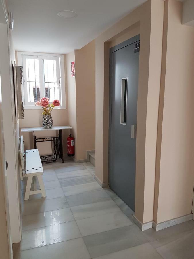 Apartamentos Hela Arjona エクステリア 写真